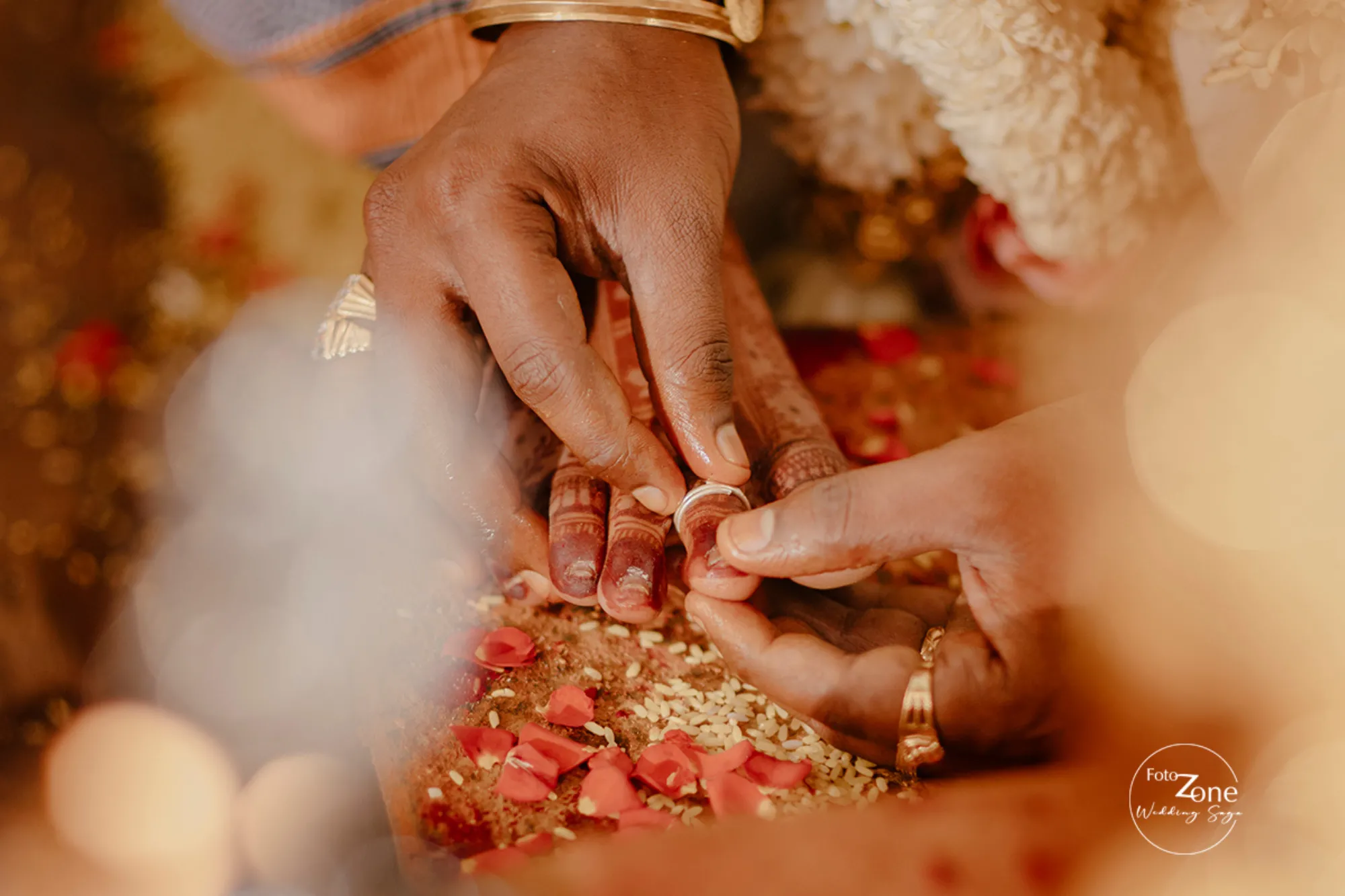 Aishwarya and Vijay wedding photography by Foto Zone Wedding Saga